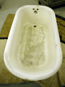 bathtub-before-reglazing